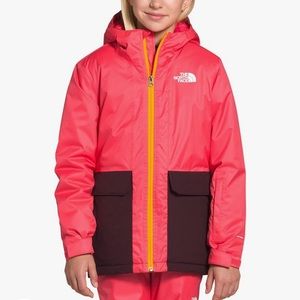 Brand new no tag!North face winter coat and skiing for big girls (size 18) XL